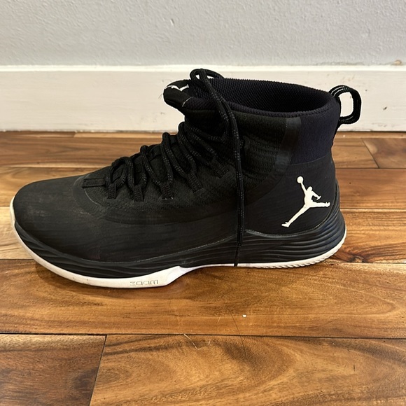 Jordan Zoom Basketball Shoes - Picture 7 of 11